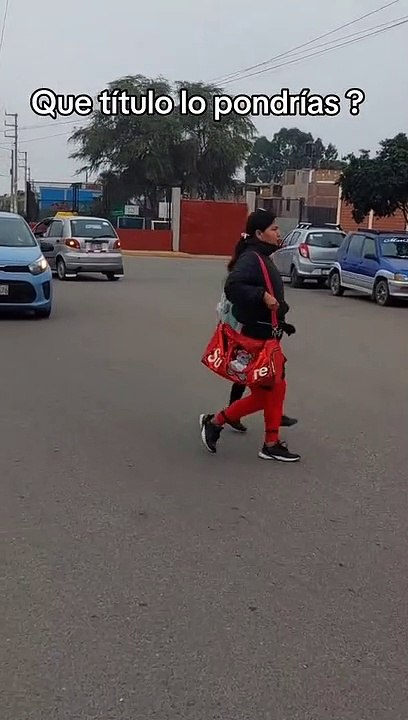 ¡Enternecedor! Hombre conmueve tras peculiar forma de llevar a su hijo a clases