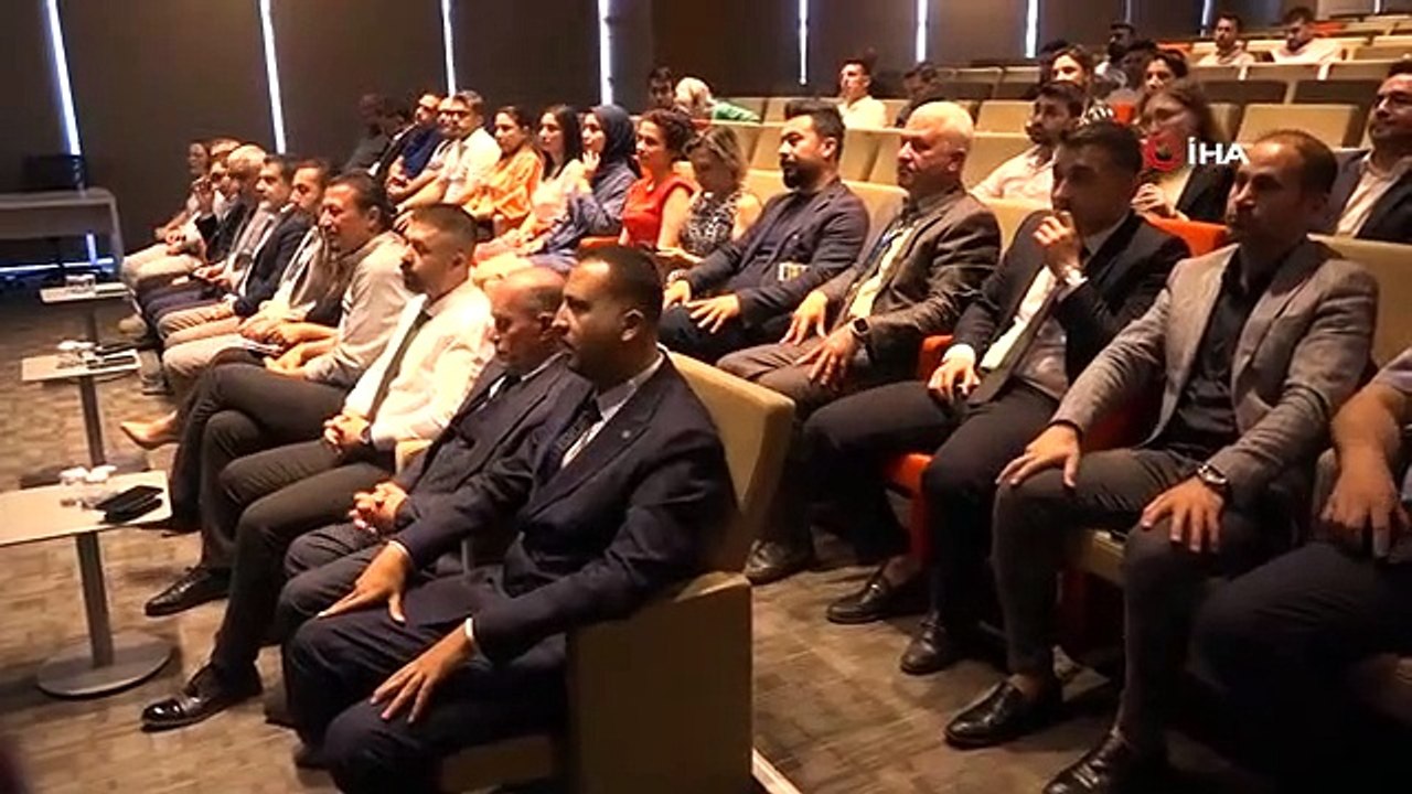 Un symposium sur "Le rôle des ressources humaines dans les situations de catastrophe et de crise" a eu lieu