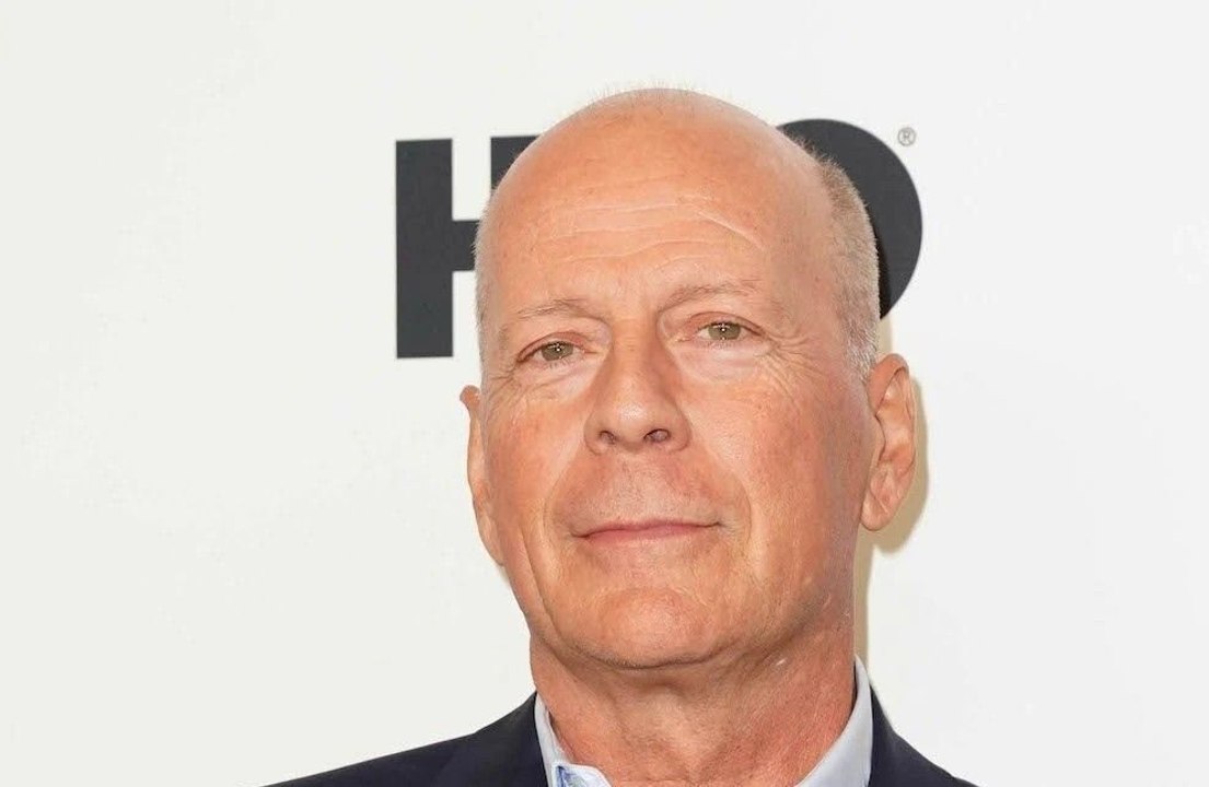 Bruce Willis : en pleine forme, il profite d’une journée à Disneyland avec sa femme et ses filles