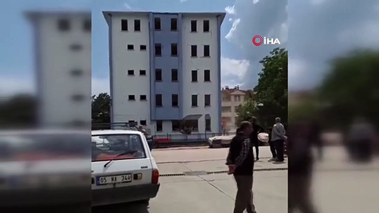 Zile İlçe Emniyet Müdürlüğü binasının yıkımı akıllara depremi getirdi