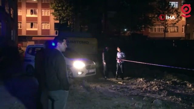 Bağcılar’da temeli kazılan inşaatta toprak kayması: 6 katlı bina tedbir amacıyla boşaltıldı