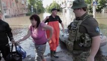 Ukraine: Tausende vor Wassermassen in Sicherheit gebracht