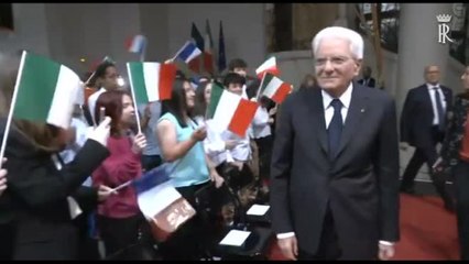 Mattarella a Parigi dagli studenti italiani: con voi cresce l'Europa