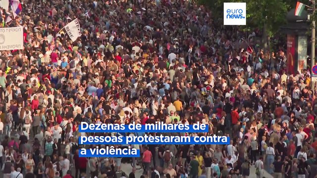 Dezenas de milhares de sérvios manifestam-se contra a violência e o populismo do Presidente Vucic