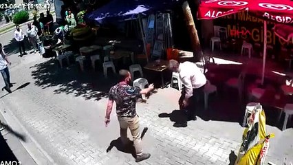 Combat dans un salon de thé à Mersin： Abattu avec un pistolet