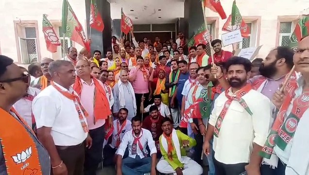 करोड़ों से शहर चमकाने का ठेका...लेकिन सड़ रहे गली-मोहल्ले