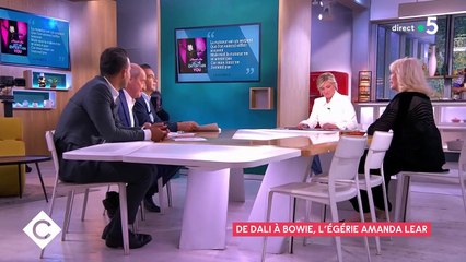 Amanda Lear, un homme ? Sa réponse cash à la rumeur dans "C à vous"