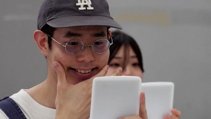 Au Japon, ils prennent des cours pour réapprendre... à sourire