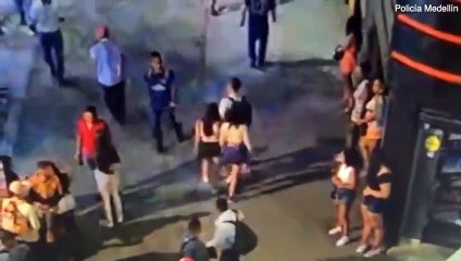 Il a été agressé par 3 femmes alors qu'il marchait sur la route ! Les moments effrayants du touriste britannique se sont reflétés dans les caméras