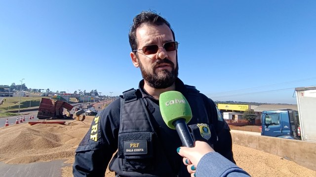 Motorista que tombou no trevo Cataratas estava acima do limite de velocidade, diz PRF