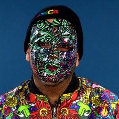 Des halls de gare aux galeries d'art, l'itinéraire singulier de l'artiste Den End