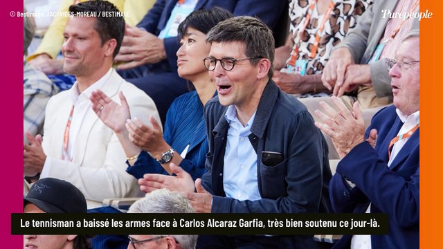 PHOTOS Thomas Hollande et Emilie Broussouloux amoureux tactiles, câlins et tendres caresses en tribunes de Roland-Garros
