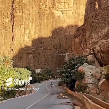 Car ride in Todgha Gorges Tinghir Morocco #tinghir #moroccovacations #visitmorocco