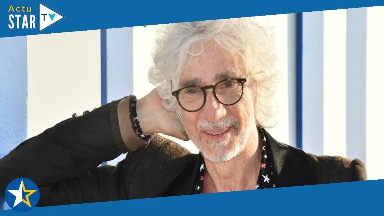 "C’est pour ça qu’ils m’ont viré" : Louis Bertignac s'amuse d'une question piège sur The Voice !