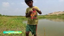 Innovative Fishing Technique: Catching Big Catfish with Plastic Bottle Traps in a Village River