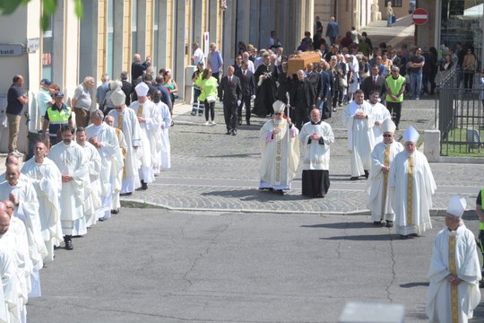 Corteo funebre per Monsignor Luigi Marrucci, vescovo emerito della Diocesi di Civitavecchia e Tarquinia