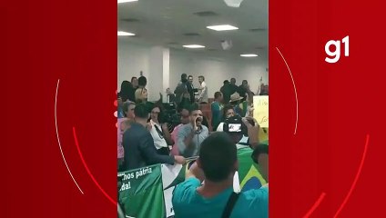 Télécharger la video: Mulheres protestam contra fala de deputado que comparou gestação de mulheres a de vaca em MT