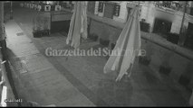 Messina, ladri in azione tra i dehors del centro storico. Immortalati dai video