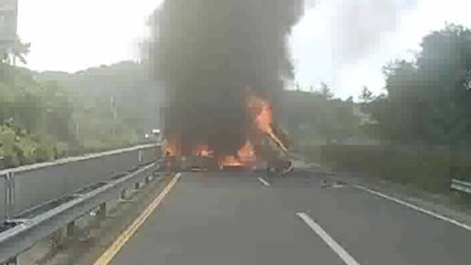 경남 창녕군 국도에서 트레일러 2대 화재...1명 숨져 / YTN