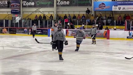 Les trois arbitres féminines en action
