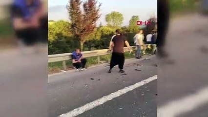 İSTANBUL-ÇATALCA'DA TIR OTOMOBİLİN ÜZERİNE DEVRİLDİ - 1