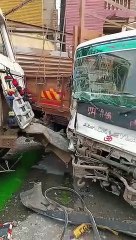 अनियंत्रित हाइवा की चपेट में आने से ई-रिक्शा चालक की मौत