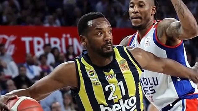 Mücadele nefes kesti! Anadolu Efes, Fenerbahçe'yi mağlup ederek seride öne geçti