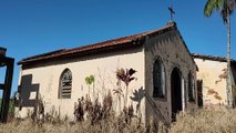 LINDA IGREJINHA E GARAGENS, TUDO NO ABANDONO
