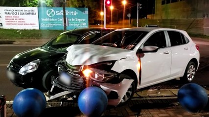 Ford Ka e Ônix se envolvem em colisão na Av. Barão do Rio Branco
