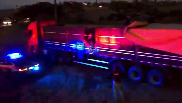PRF apreende 4,6 toneladas de maconha em caminhão graneleiro em no Sudoeste