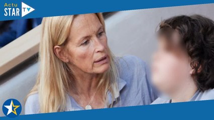 PHOTOS Estelle Lefébure, moment tendresse avec son fils Giuliano... elle le couvre de bisous et de c