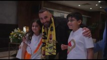 Karim Benzema vola in Arabia Saudita, accolto da star a Gedda