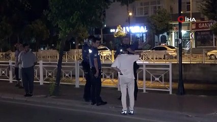 Adana’da virajı alamayan otomobil sulama kanalına düştü: 3 yaralı
