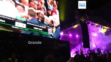 Conference League, la festa dei tifosi del West Ham invade Praga