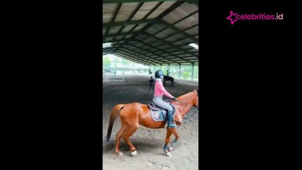 Intip Aksi Lesti Kejora yang Makin Jago Berkuda