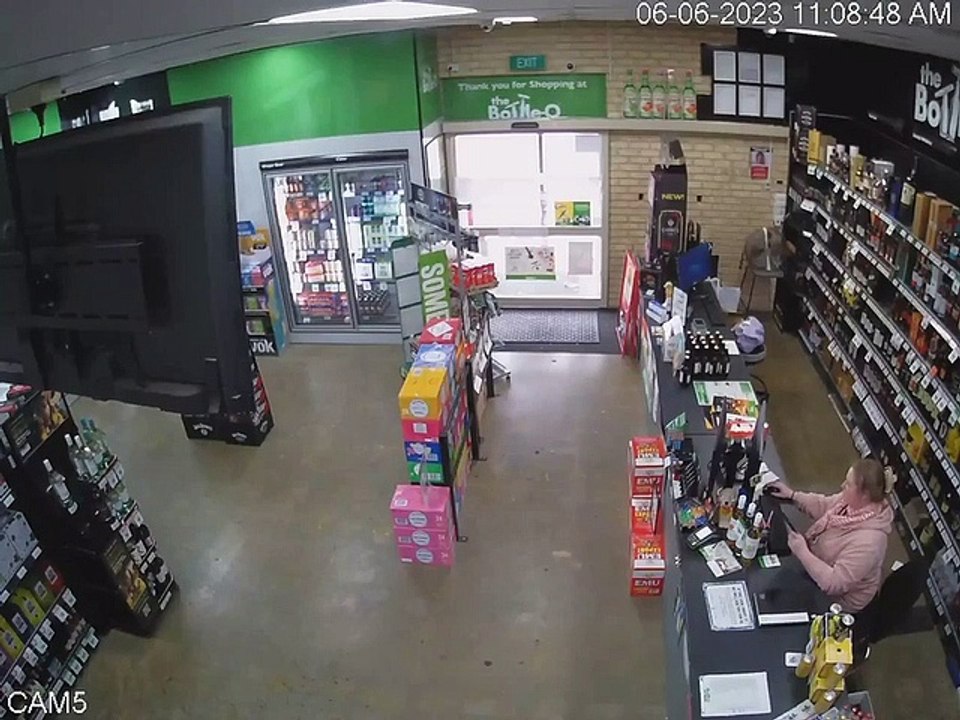 Tentativa de roubo frustrada por porta trancada