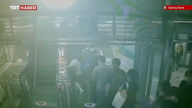 Yürüyen merdiven ters çalıştı, 14 kişi ağır yaralandı