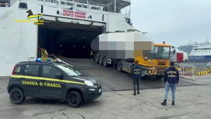 Descargar video: Palermo, sequestrate al porto oltre 30 tonnellate di olio di oliva contraffatto