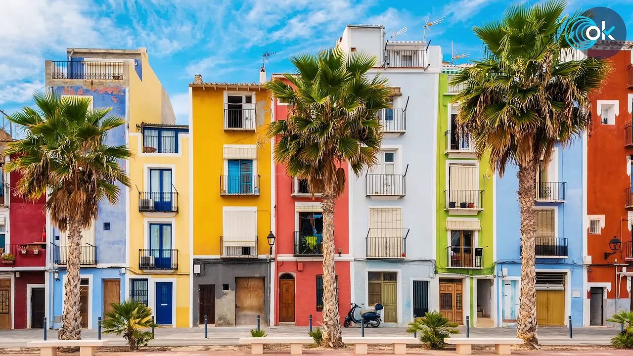 Así es el pueblo de colores del que todo el mundo habla: está en España y es muy fácil ir a visitarlo