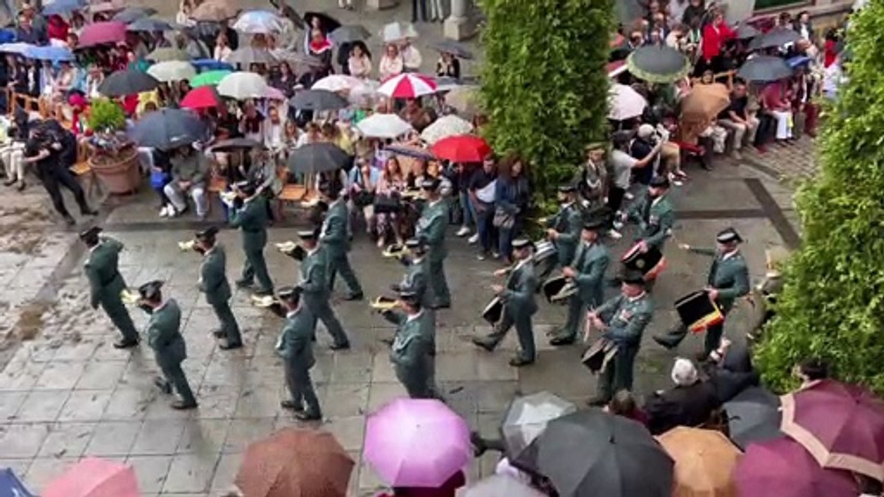 La banda de música de la Guardia Civil entra en Zocodover