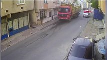 İstanbul'da bir kadın araçtan yola atıldı