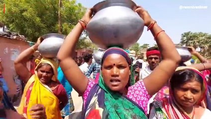नवादा: ग्रामीण क्षेत्र में पानी के लिए मचा हहाकार, मात्र एक बाल्टी पानी के लिए हुई सड़क जाम