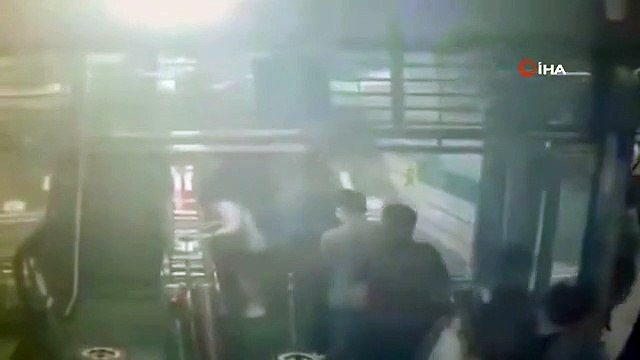 Güney Kore'de yürüyen merdiven ters yöne hareket etti: 14 yaralı