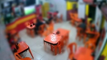 VÍDEO: Homens armados assaltam clientes e agridem vítima em Salvador