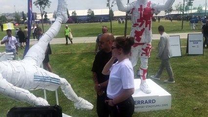 Finale di Champions, l'in bocca al lupo di Sneijder: "Forza Inter"