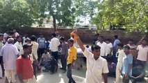 WATCH VIDEO : घायल की मौत के बाद उपखंड अधिकारी कार्यालय में रखा शव, धरना व प्रदर्शन शुरू