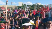 Au Brésil, des indigènes manifestent pour défendre les droits à leurs terres