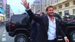 Chris Hemsworth en la Gran Vía en Madrid durante la premiere de 'Tyler Rake 2'