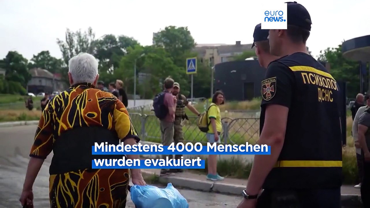 Selenskyj besucht Überschwemmungsgebiete in Cherson