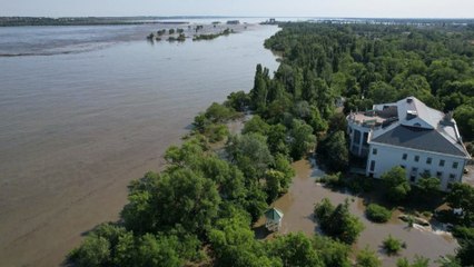 Drone captó imágenes de la catástrofe causada por la destrucción de la represa ucraniana de Kajovka